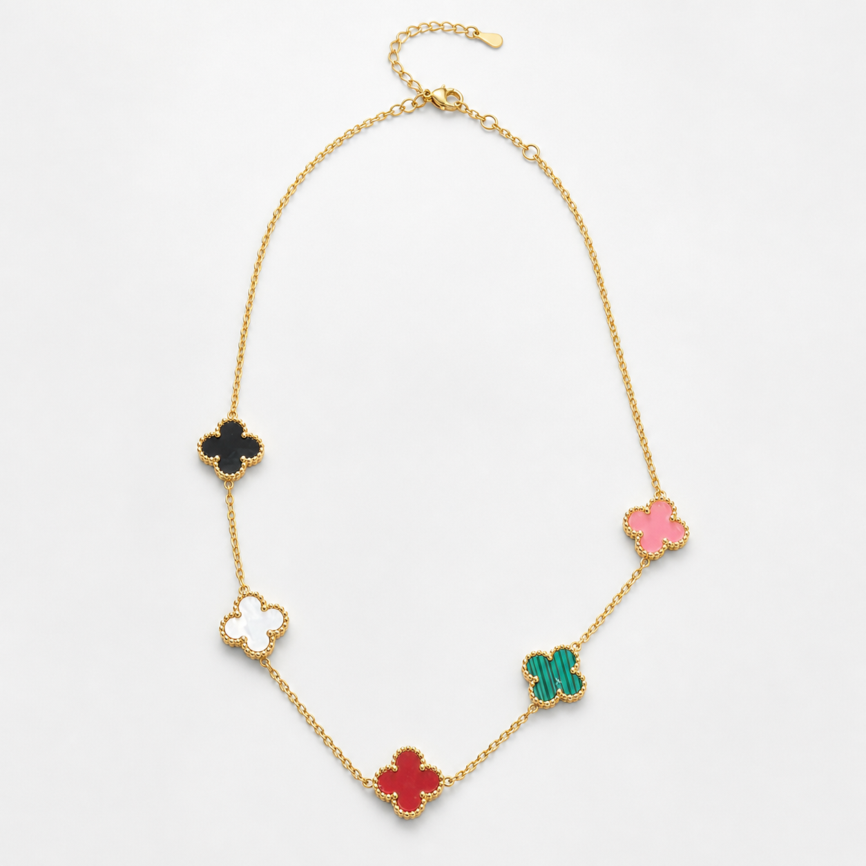 The Clover Edit 🍀 - Set of Earrings, Necklace and Pendant