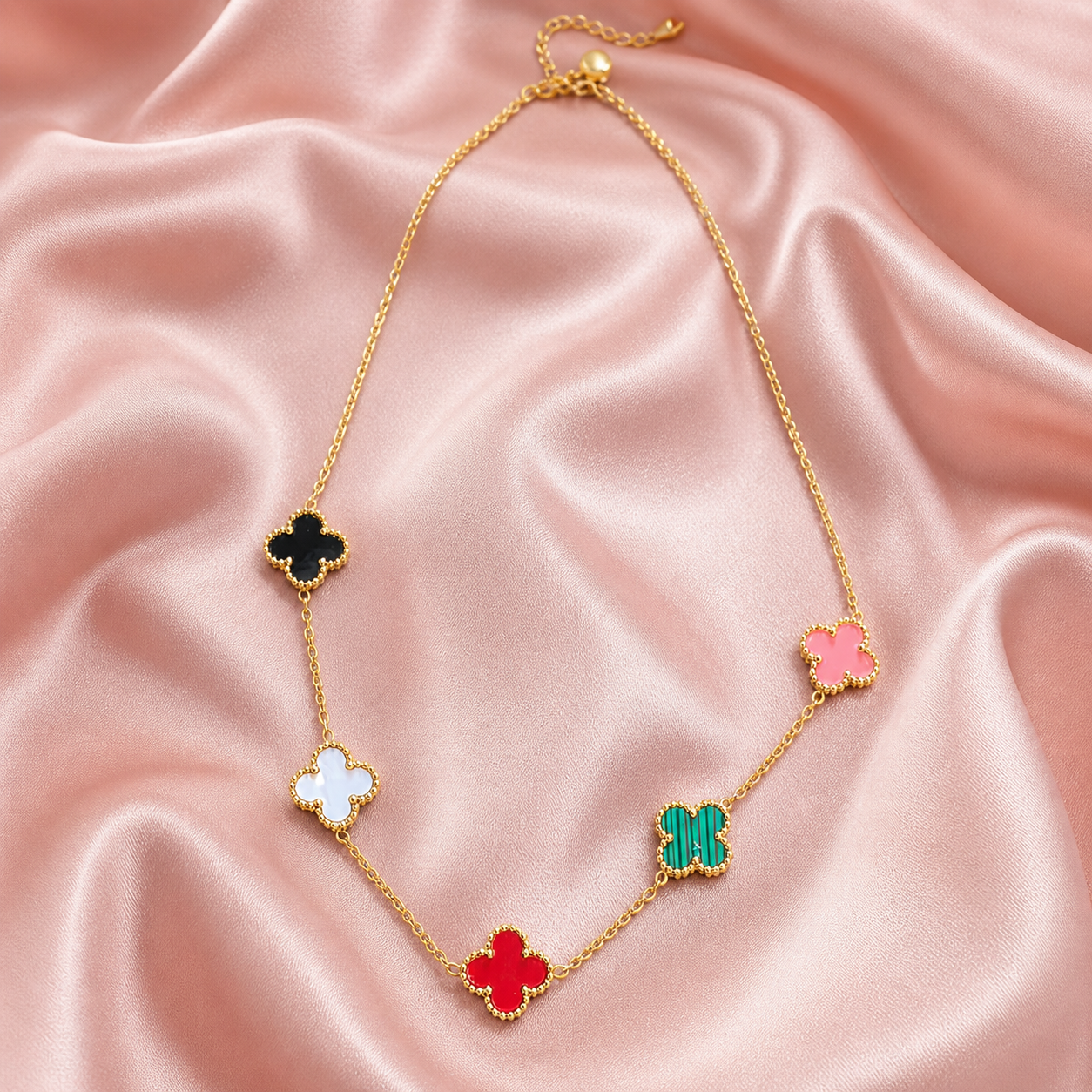 The Clover Edit 🍀 - Set of Earrings, Necklace and Pendant